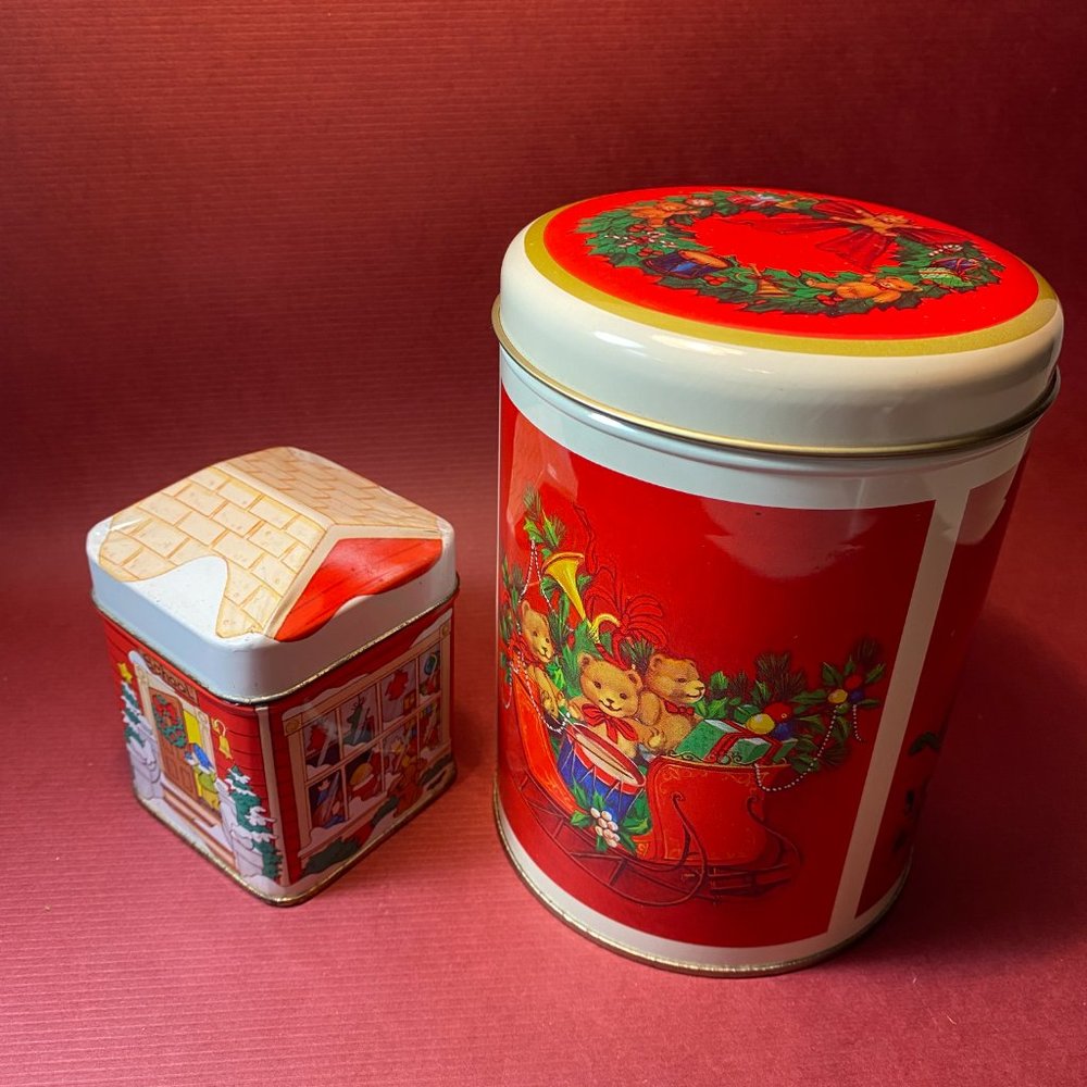 JASCO Vintage Bear Canister Tin and Holiday Essence Candle Set